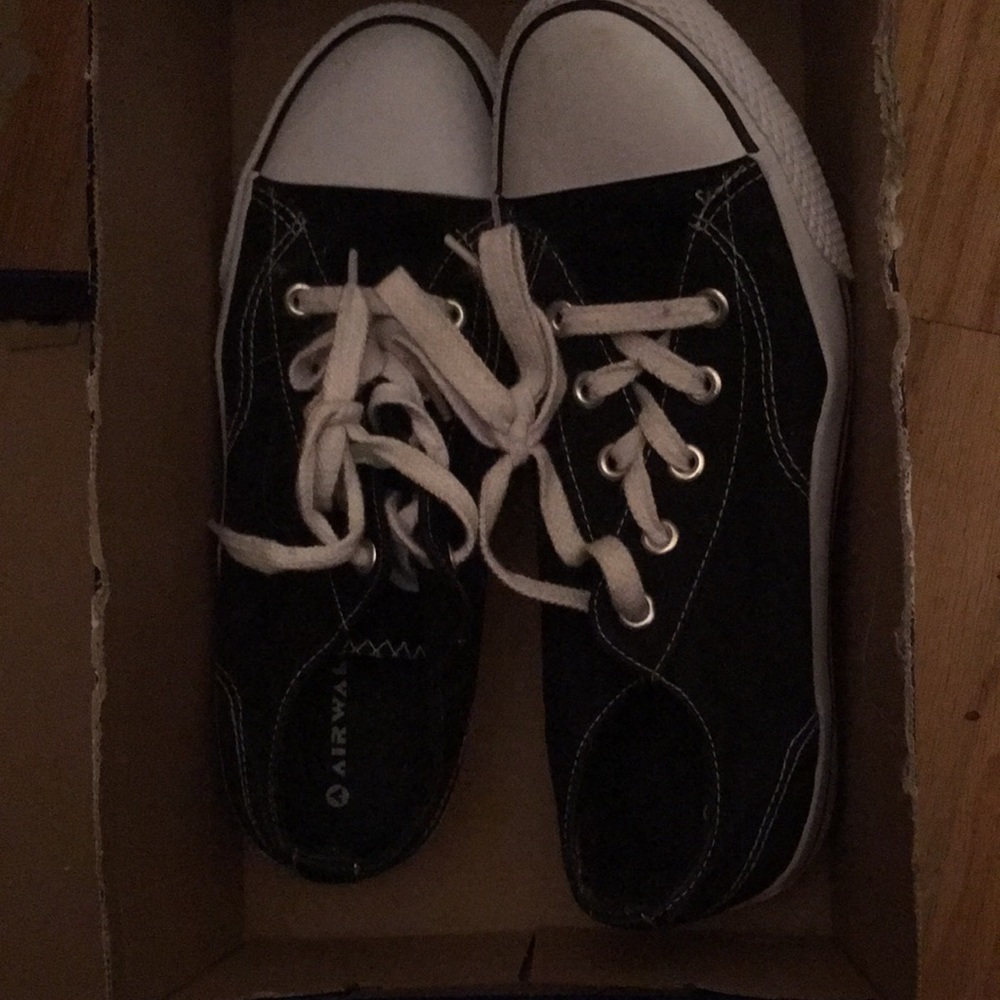 Air walk converse (size 10) - NWOT